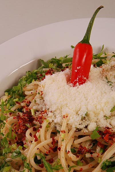 spaghetti aglio ,olio e peperonccino 1